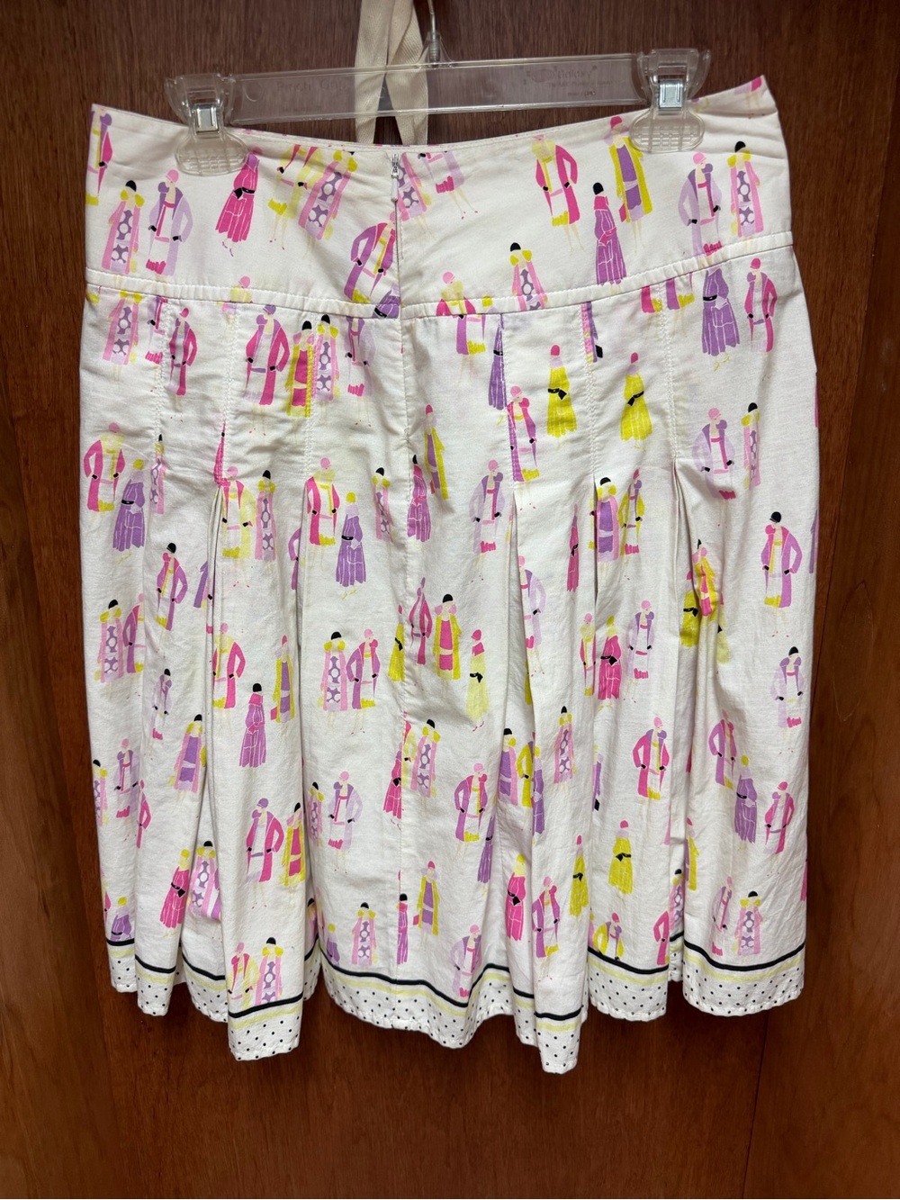 Liz Claiborne White Skirt with Pink & Yellow Figurine Print - Picture 2 of 6